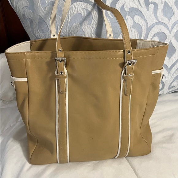 Coach Y2K Hampton Tote very good used condition!  Beautiful Leather! - Picture 5 of 15